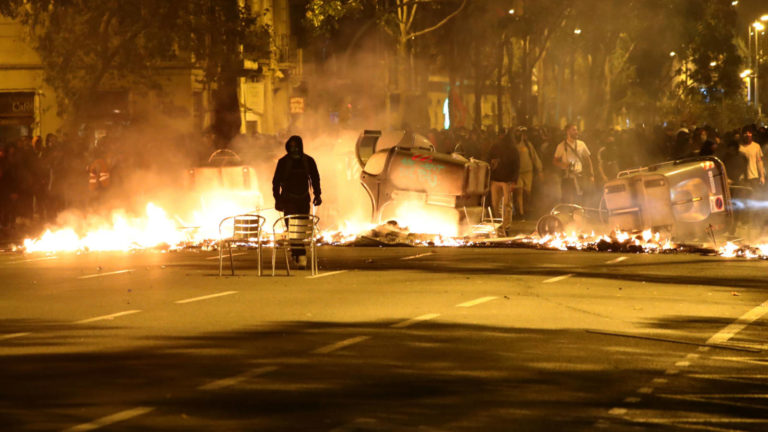 Violentos disturbios dejaron 33 detenidos en Barcelona
