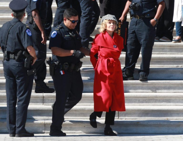 Arrestada actriz Jane Fonda durante protesta contra el cambio climático