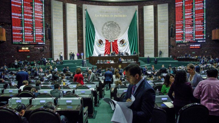 México: Reformarán Constitución para allanar fuero presidencial