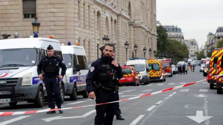 Ataque en París: 4 policías muertos y varios heridos