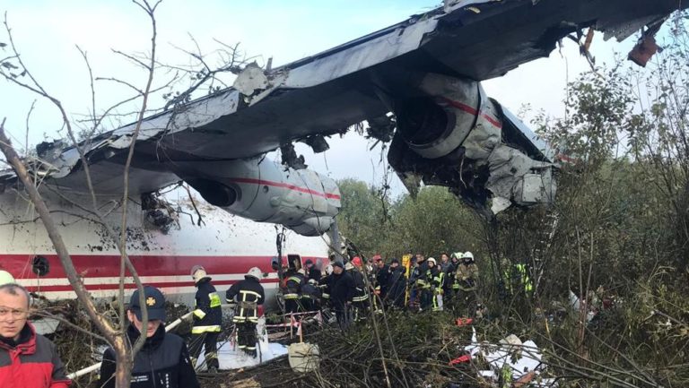 Cinco muertos tras aterrizaje forzoso de avión en Ucrania