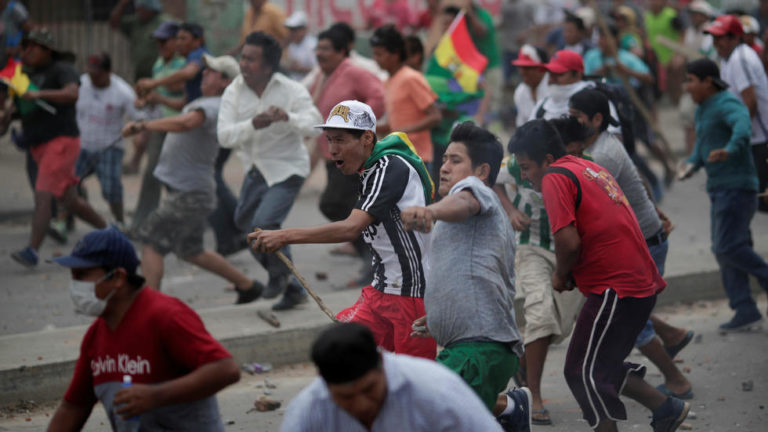 ¡Más violencia! Dos muertos durante protestas en Bolivia