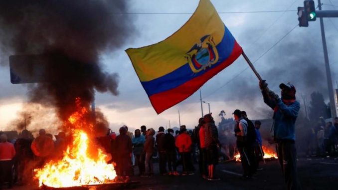 Protestas “auspiciadas por Maduro y Correa” obligan a cambiar sede de Gobierno