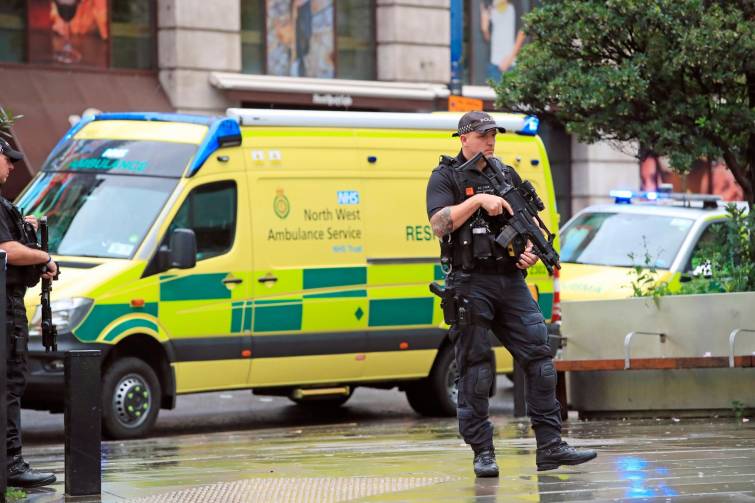 Investigan como terrorismo ataque a cuchillo en Manchester