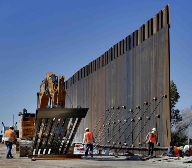 El muro: Activistas exigen bloqueo de $3.600 millones