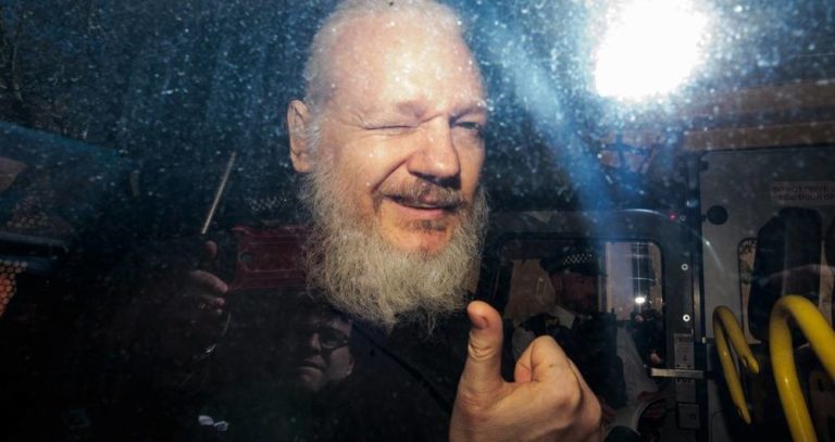 Suecia archiva investigación a Julian Assange por violación