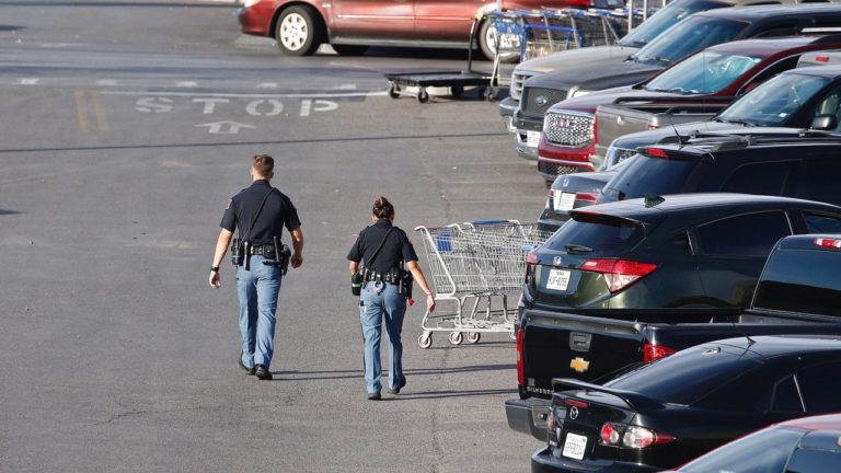 ¡Otro tiroteo! Al menos tres muertos en Walmart de Oklahoma