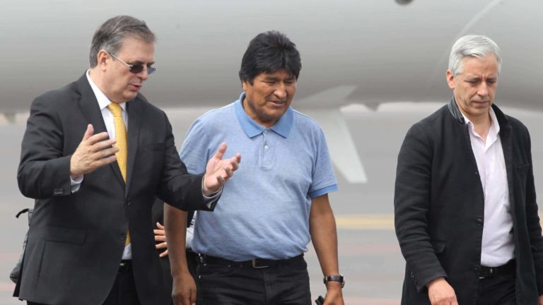Evo Morales llegó a México e insistió en golpe de Estado