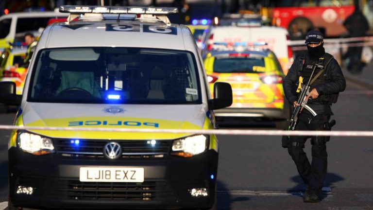 Londres: Policía da de baja a terrorista armado