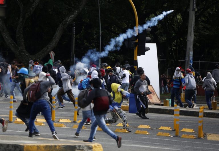 Tres muertos en jornada de protestas en Colombia