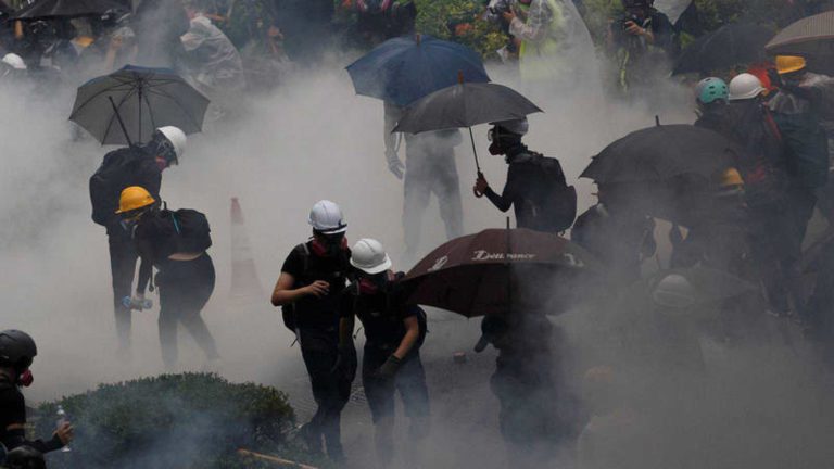 Arma de fuego: Policía hirió a manifestante en Hong Kong