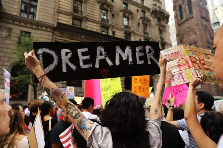 Trump llama criminales a “dreamers” amparados por DACA