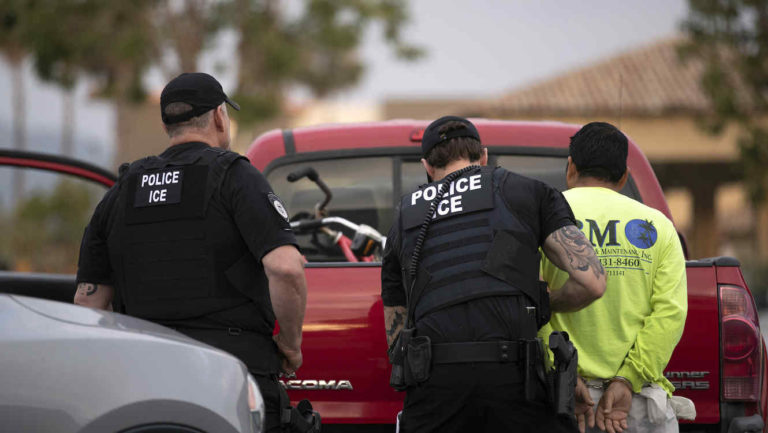 Inmigrante demandó a policía por entregarlo al ICE