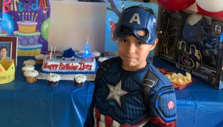 Niño fanático de Capitán América solicitó asilo ante un juez