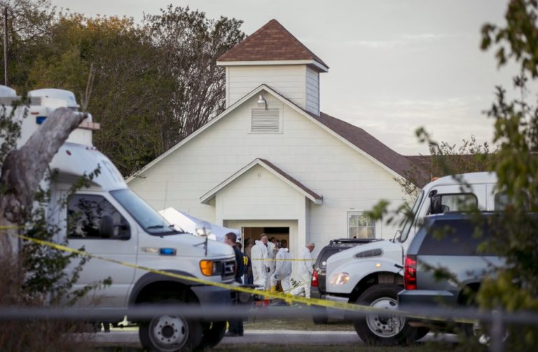 Dos muertos en una iglesia: Feligrés abatió al tirador