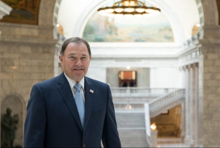 Gobernador de Utah pide más refugiados para su estado