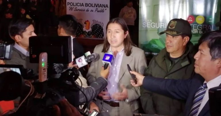 Gobierno de Bolivia expulsó a 300 cubanos y venezolanos