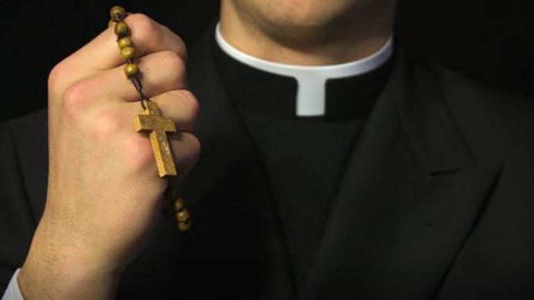Se suicidó sacerdote acusado de abusos a menores