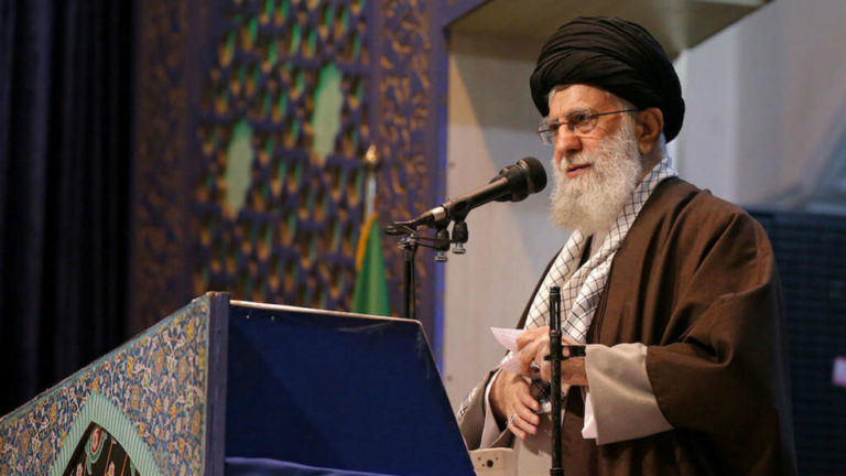 Payaso y traicionero calificativos de Jamenei hacia Trump