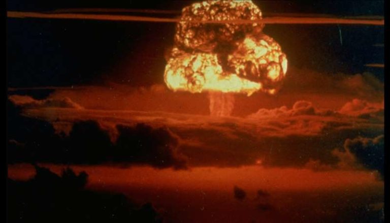 Irán es capaz de fabricar bomba atómica para destruir EEUU