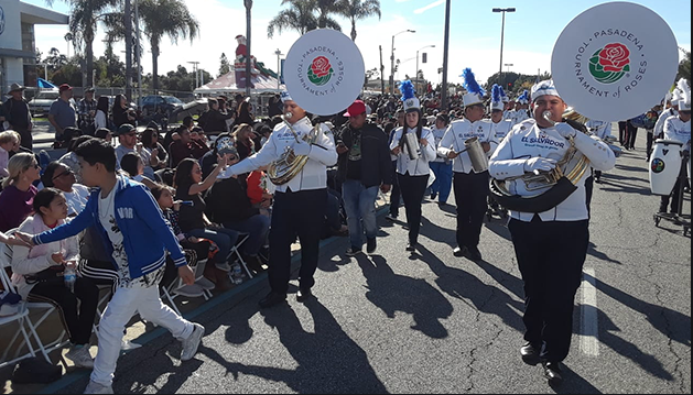 Desertan músicos de El Salvador tras Desfile de Las Rosas