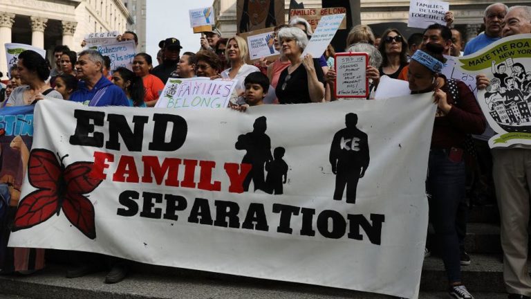 Juez no detendrá separación de familias en la frontera