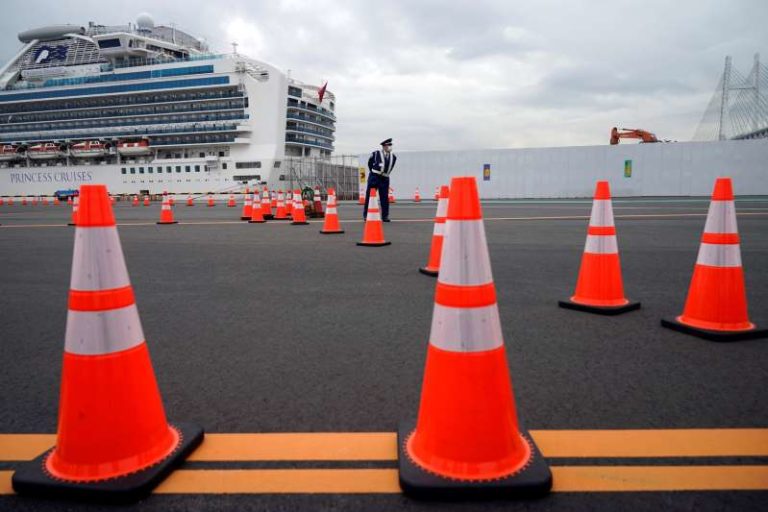 Estadounidenses serán evacuados del crucero en Japón