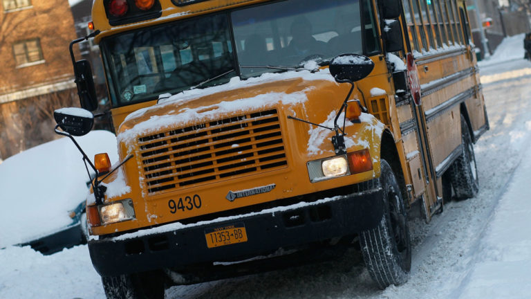 Distritos escolares suspenden clases por clima invernal