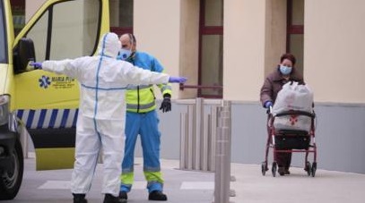España registra nuevo máximo de muertes por COVID-19