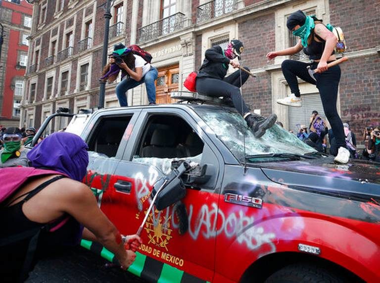 ¡Día sin mujeres! Mexicanas inician huelga