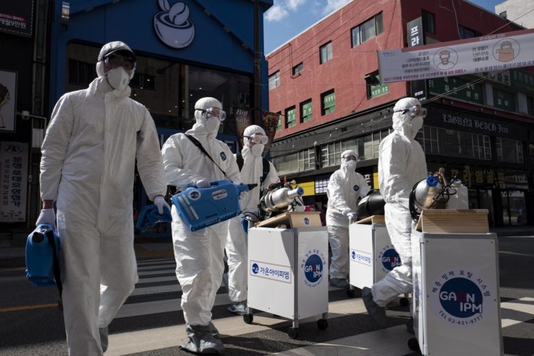 Con 4,812 contagios Corea del Sur declara guerra al coronavirus