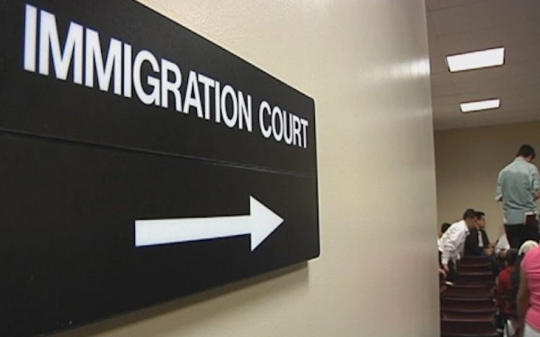 Suspendidas audiencias en cortes de inmigración
