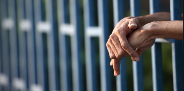 Reportan más casos de COVID-19 en cárceles de ICE