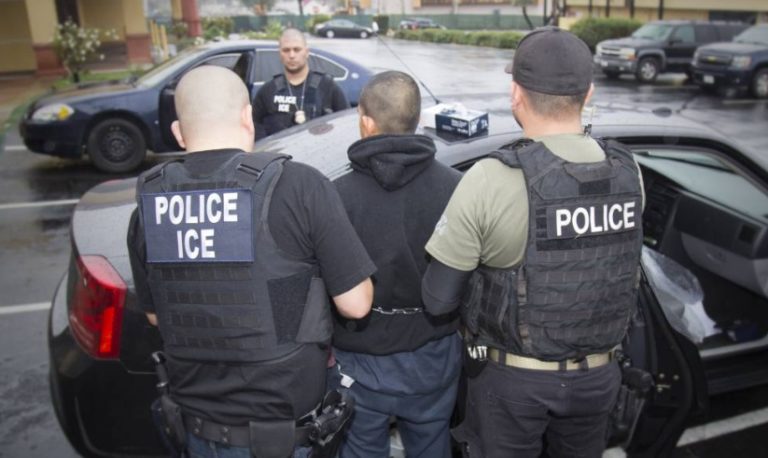 Ordenan deportar inmigrantes por delitos