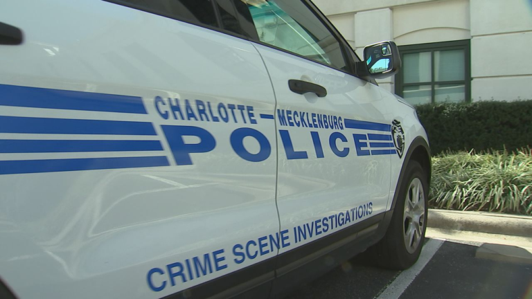 Policía investiga muerte de motociclista en Charlotte