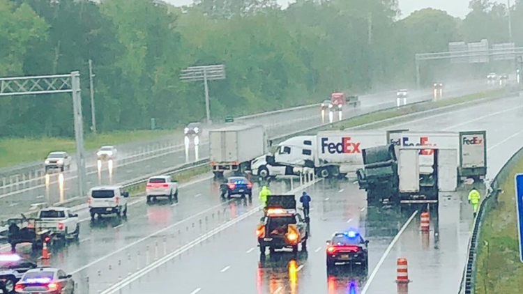 Accidente bloquea tránsito en I-77