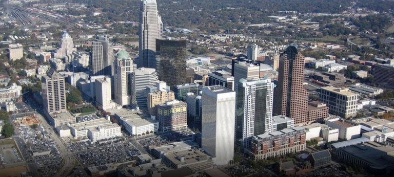 Mercado inmobiliario de Charlotte muestra disminución en valores