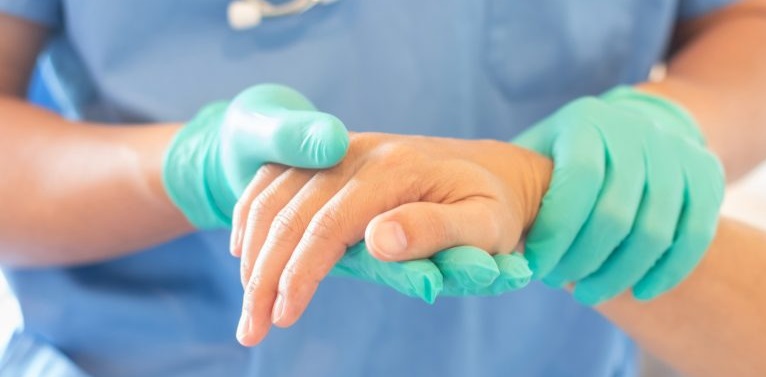 Enfermera de Charlotte pide unión para superar la pandemia