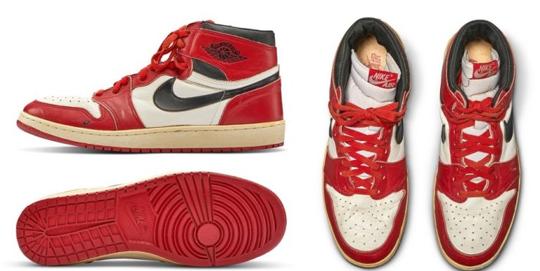 Subastan zapatos de Michael Jordan por más de medio millón de dólares