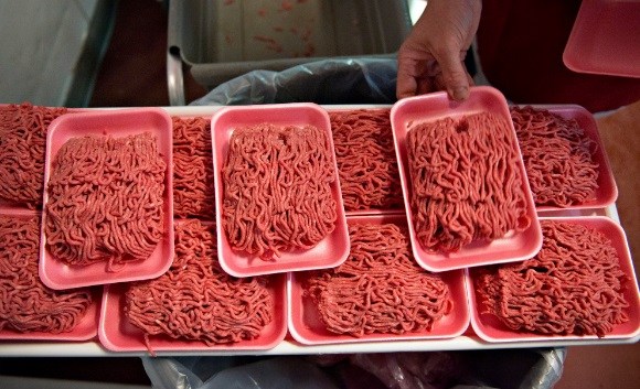 Retiran casi 43 mil libras de carne por contaminación