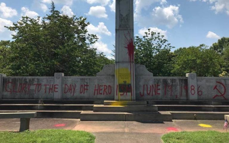 Destrozan Monumento de la Segunda Guerra Mundial en Charlotte