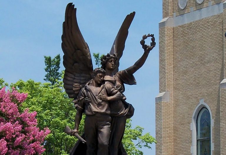 Retirada estatua confederada del centro de Salisbury