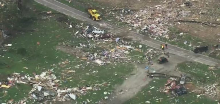 1 muerto y 10 casas destruidas dejó el tornado Isaías en NC.