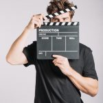 hombre-claqueta_23-2147689335-compressed