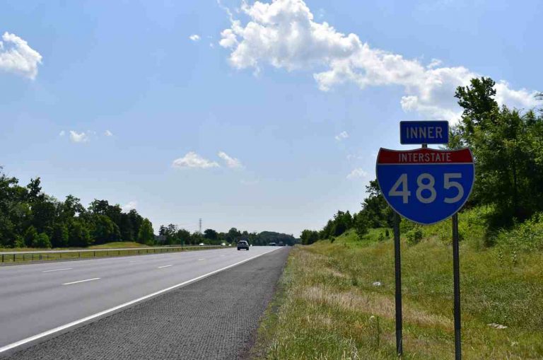 Fuga de gas en la I-485 obliga a desvíos y mantiene en alerta a conductores