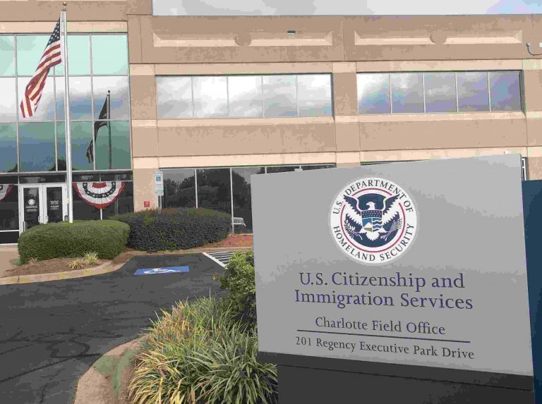USCIS suspende los servicios en persona este 19 y 20 de enero