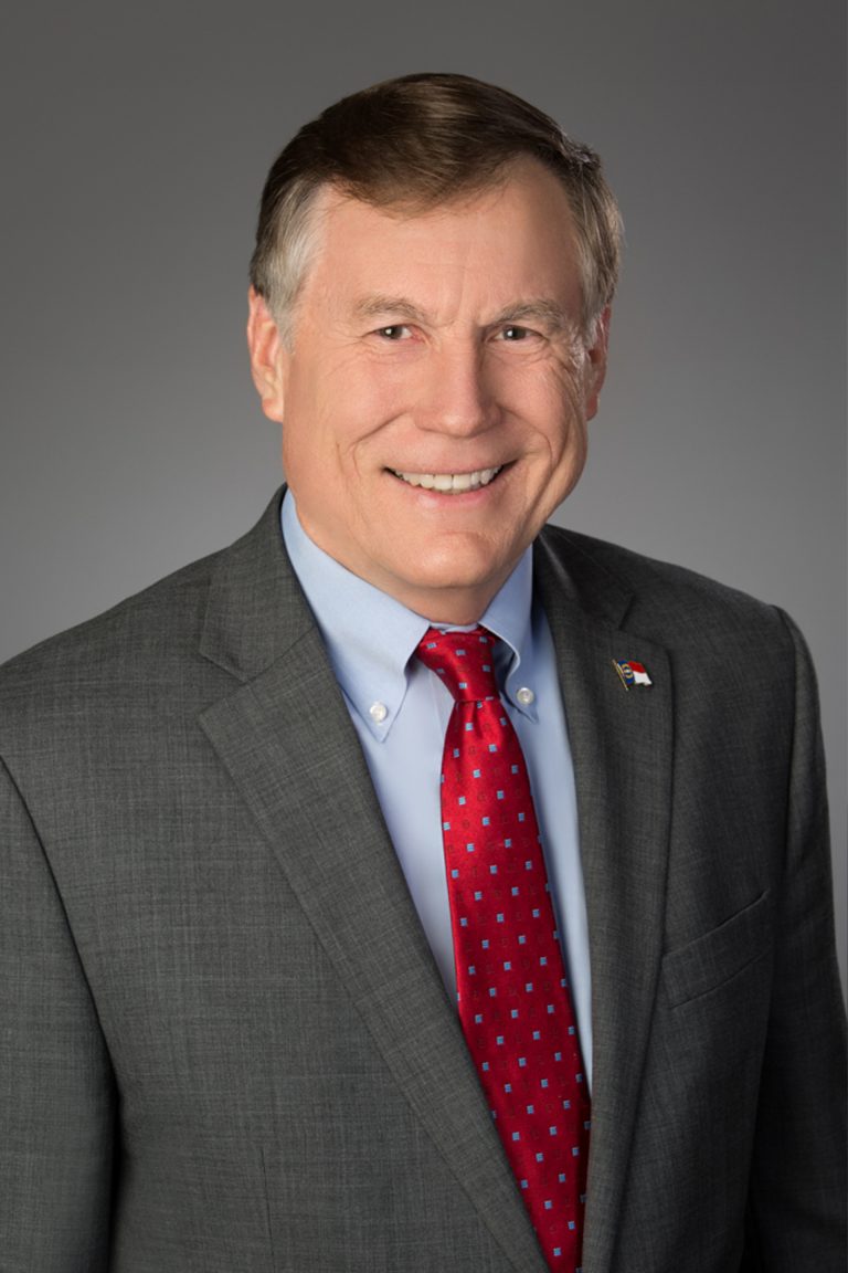 Jefe de bomberos de NC. lanza primer registro COVID-19 del país