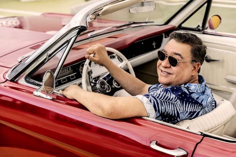 Eleazar Mora rinde homenaje al ídolo español Nino Bravo