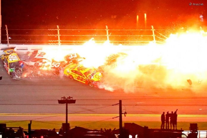 Daytona 500: Sorprendente choque abrió el camino para victoria de Michael McDowell