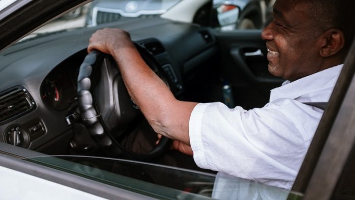 Programa de Seguridad Vial apoya a afroamericanos al volante